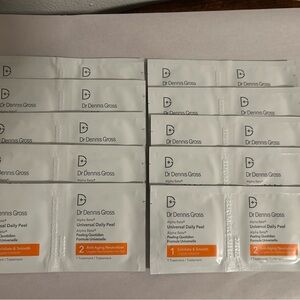Dr Dennis Gross Alpha Beta Universal Daily Peel SAMPLE SET OF 10 Expire 2028.
